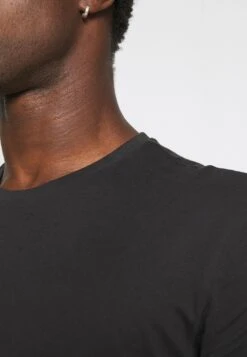 Pier One 3 Pack - T-Shirt Basic - Black/Mottled Dark Grey/Bordeaux 17 Pier One 3 Pack - T-Shirt Basic - Black/Mottled Dark Grey/Bordeaux -Herenkledingwinkel 04cd6e61680f434c97b57d78f55241fd