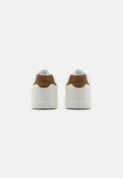 Pier One Sneakers Laag - White 10 Pier One Sneakers Laag - White -Herenkledingwinkel 0d68a4c32b96494b83f0888dc073cae5