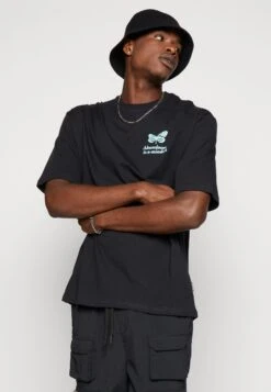 YOURTURN Chest Tee Unisex - T-Shirt Print - 802 - Black -Herenkledingwinkel 0df043f7336d4498b652bc179d5ab6ee