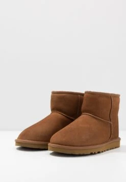 Ugg Classic Mini - Korte Laarzen - Chestnut 10 Ugg Classic Mini - Korte Laarzen - Chestnut -Herenkledingwinkel 151990fe780645c5a063fcd647f3773d