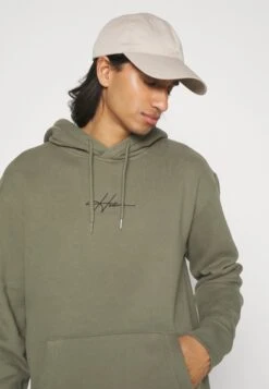 Hollister Co. Summer Icon Unisex - Hoodie - Olive 11 Hollister Co. Summer Icon Unisex - Hoodie - Olive -Herenkledingwinkel 1d75c77c6c3341e8af5727c10850ddec