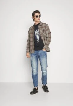 YOURTURN Fallen Schoolzi - T-Shirt Print - Black -Herenkledingwinkel 2b96468570f346dfa85baf08586d9f17