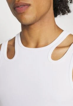 YOURTURN Unisex - Top - White 13 YOURTURN Unisex - Top - White -Herenkledingwinkel 4481c7c0d47a4d83b26aed8753b9f6ab