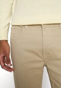 Pier One Slim Fit Jeans - Beige 13 Pier One Slim Fit Jeans - Beige -Herenkledingwinkel 5c0c3fb9ba344384b5ed37a30e251c8c