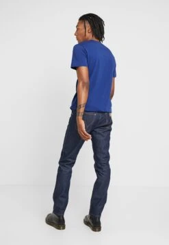Wrangler Straight Leg Jeans - Dark Blue -Herenkledingwinkel 7a6f6dff325841c69f4c328e060209c0