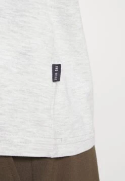 Pier One 5 Pack - T-Shirt Basic - Light Grey - 101_White - 001_Green - 602 17 Pier One 5 Pack - T-Shirt Basic - Light Grey - 101_White - 001_Green - 602 -Herenkledingwinkel 7d13067417124de684e97c638550a94b