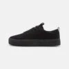 YOURTURN Unisex - Sneakers Laag - Black -Herenkledingwinkel 8119a81ad47943d7bc004c5f0baab7a3