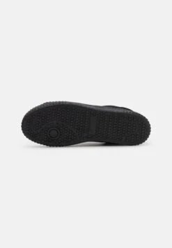 YOURTURN Unisex - Sneakers Laag - Black -Herenkledingwinkel 8dfa14378f2c446396880c9788f41a86