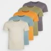 Pier One 5 Pack - T-Shirt Basic - Orange/Dark Blue/Green -Herenkledingwinkel 90b78c53f04f4dc081666ac8ae3ca1ec