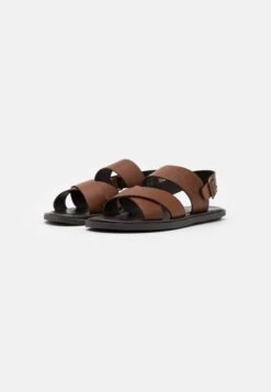 Pier One Unisex - Sandalen - Cognac 13 Pier One Unisex - Sandalen - Cognac -Herenkledingwinkel 93d59b6c78964396a0134fb24776a5f7