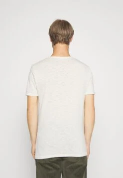 Pier One T-Shirt Basic - Off-White 9 Pier One T-Shirt Basic - Off-White -Herenkledingwinkel 93fe281cdfcb4863857b57bc7b30c1fd