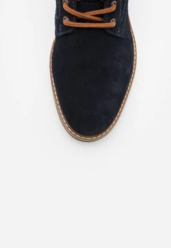 Bugatti Caj - Sportieve Veterschoenen - Dark Blue 11 Bugatti Caj - Sportieve Veterschoenen - Dark Blue -Herenkledingwinkel 9894899821c14511a88fa8629f6e90dd