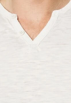 Pier One T-Shirt Basic - Off-White 11 Pier One T-Shirt Basic - Off-White -Herenkledingwinkel 98d0da50953649dd880949f058c3b43f