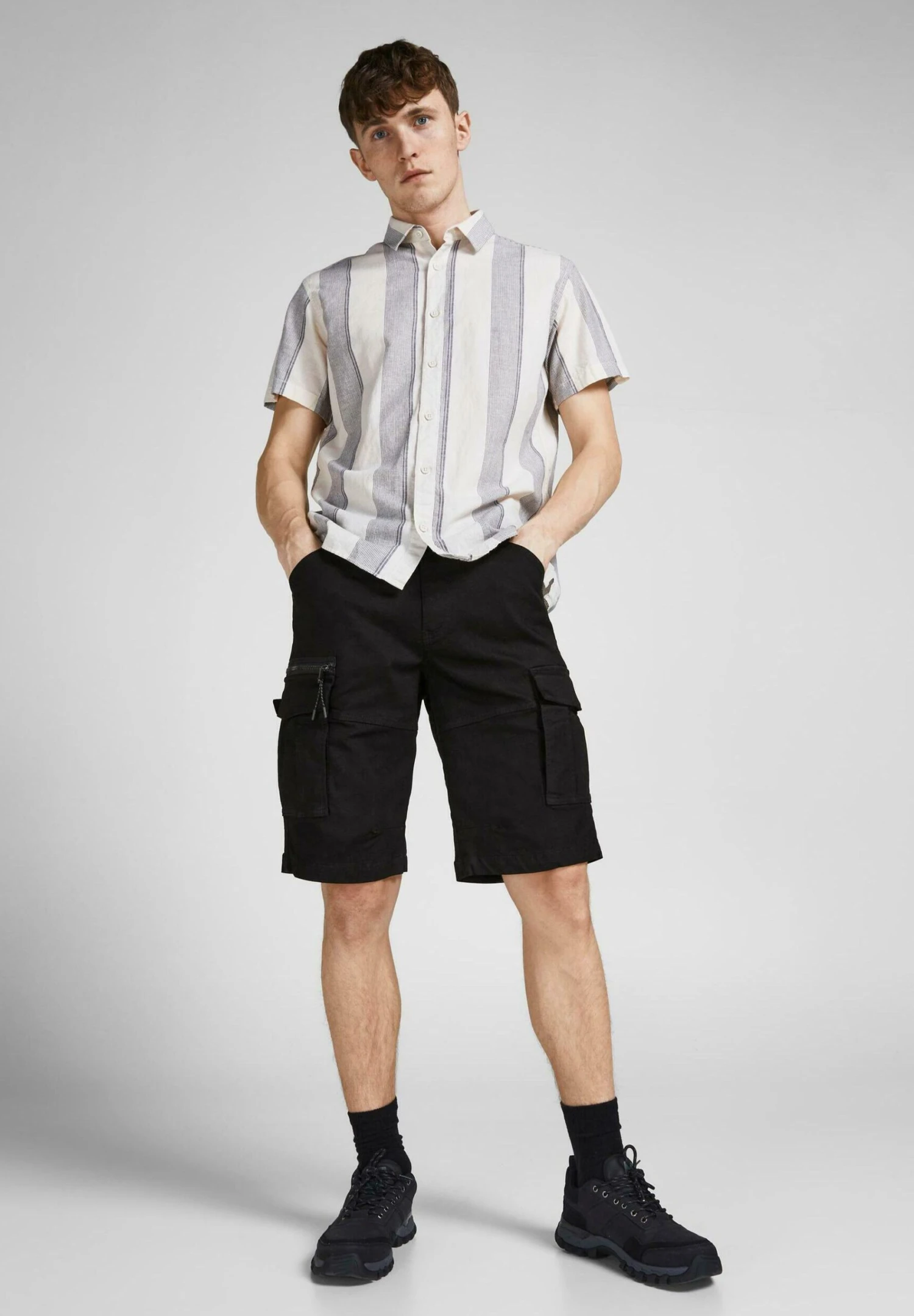 Jack & Jones Unifarbene Dex Mit Cargotaschen - Shorts - Schwarz 4 Jack & Jones Unifarbene Dex Mit Cargotaschen - Shorts - Schwarz - Afbeelding 2