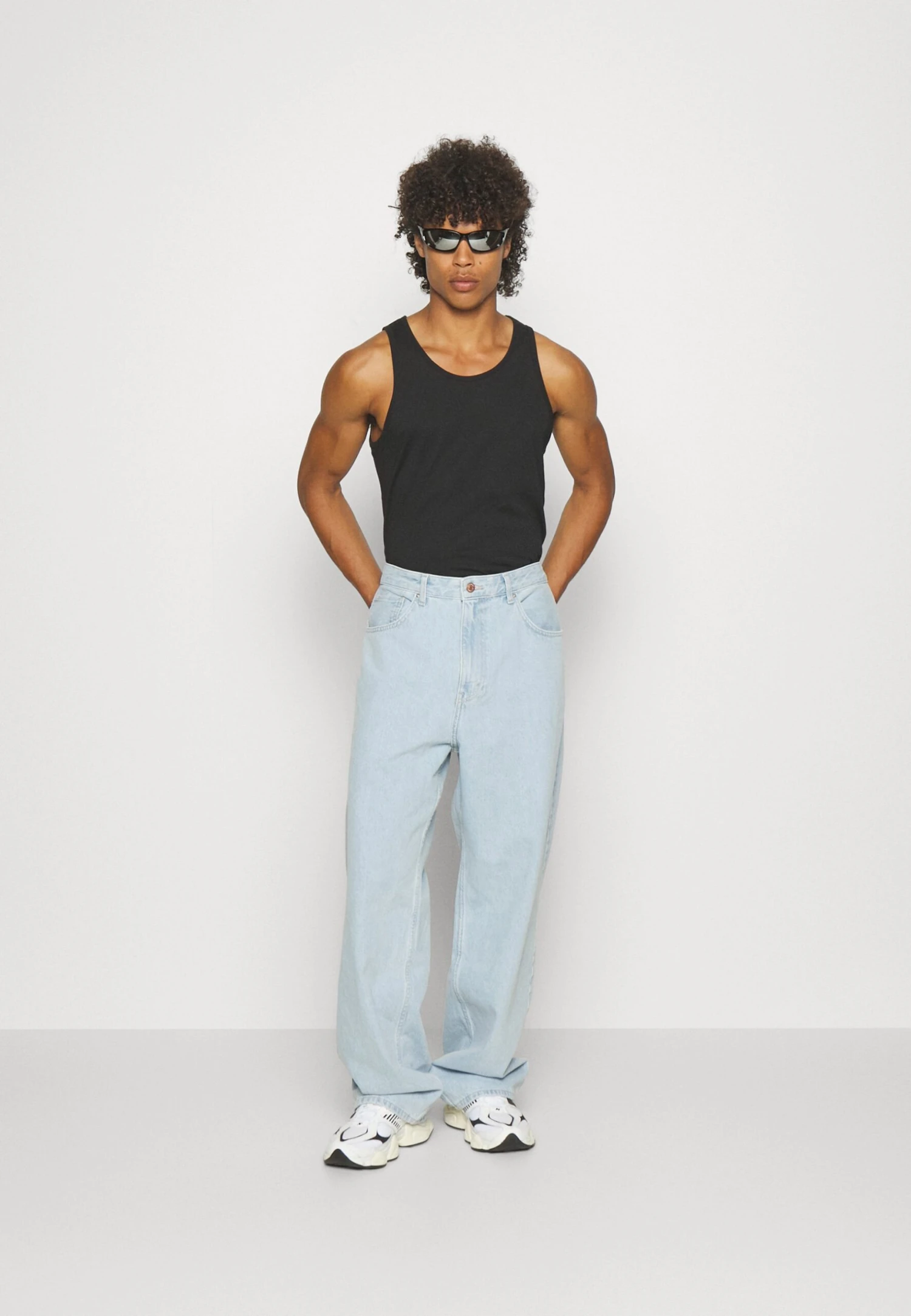 YOURTURN Baggy Jeans Unisex - Relaxed Fit Jeans - Light Blue Denim 4 YOURTURN Baggy Jeans Unisex - Relaxed Fit Jeans - Light Blue Denim - Afbeelding 2