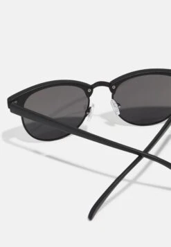 Pier One Unisex - Zonnebril -Black 8 Pier One Unisex - Zonnebril -Black -Herenkledingwinkel f41786acb4f54644b6e1caf49d70a762