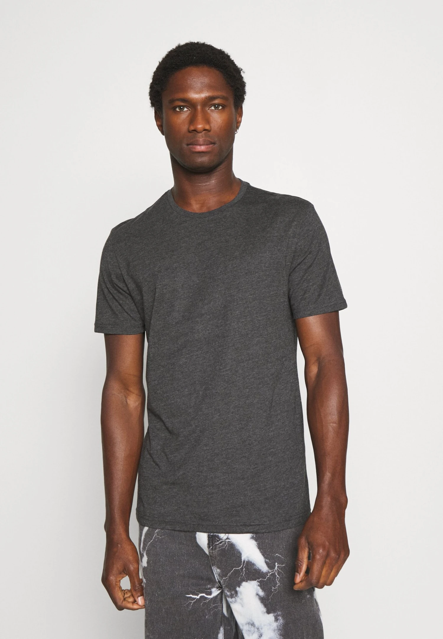 Pier One 3 Pack - T-Shirt Basic - Black/Mottled Dark Grey/Bordeaux 6 Pier One 3 Pack - T-Shirt Basic - Black/Mottled Dark Grey/Bordeaux - Afbeelding 4